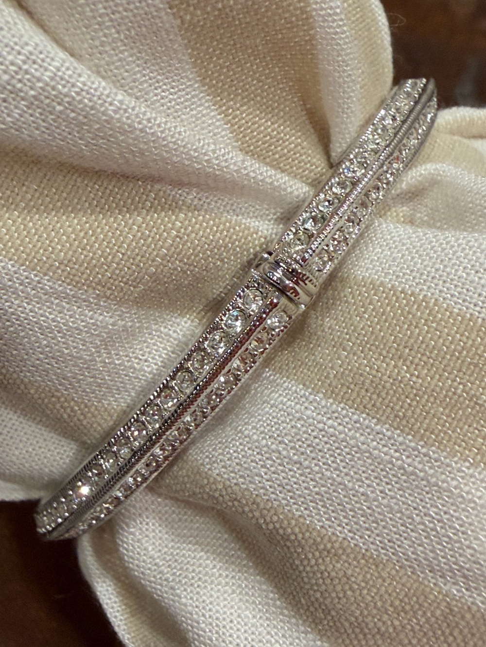 Silver Tone Clear Rhinestone Hinged Bangle Bracelet 24g